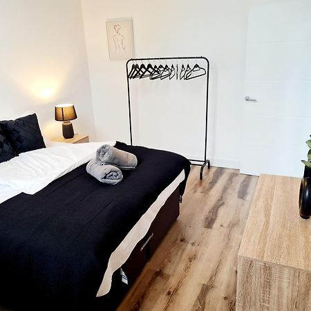 스윈던 Burkhardt Hall- Parking Included- Sleeps 4 아파트 외부 사진