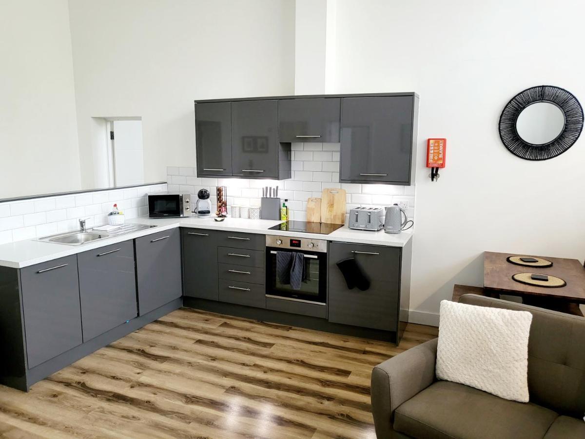 스윈던 Burkhardt Hall- Parking Included- Sleeps 4 아파트 외부 사진