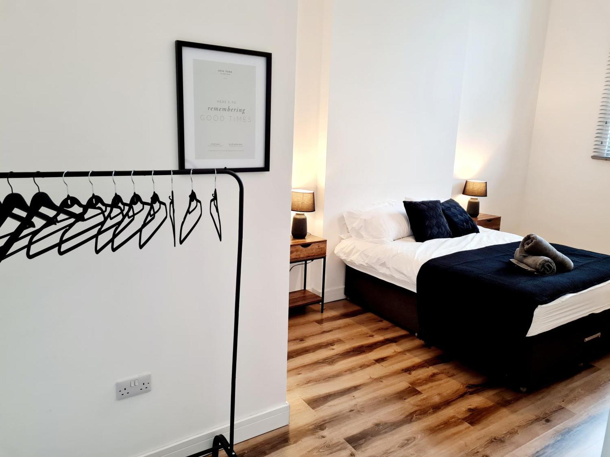 스윈던 Burkhardt Hall- Parking Included- Sleeps 4 아파트 외부 사진